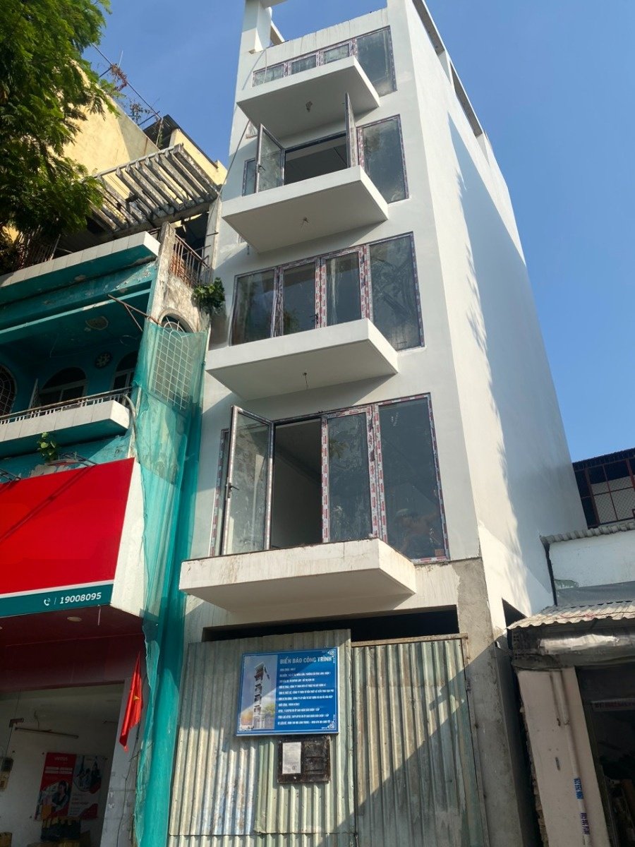 Cho thuê Nguyên Căn mặt tiền đường Lê Thị Hồng Gấm, Phường Cầu Ông Lãnh, Quận 1
